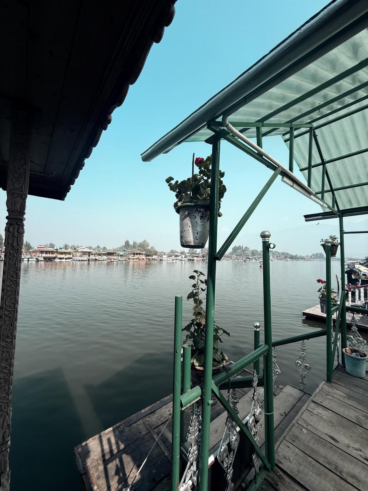 Hotel New Zealand Group Of Houseboats Srīnagar Exterior foto
